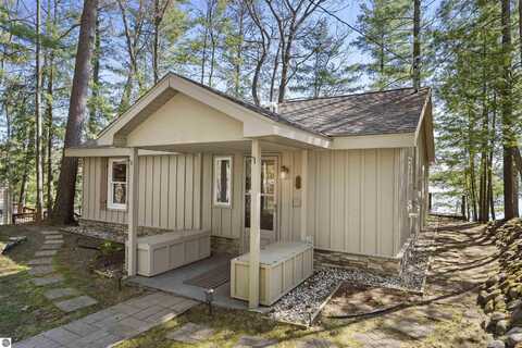 783 Lake George Trail, Traverse City, MI 49696