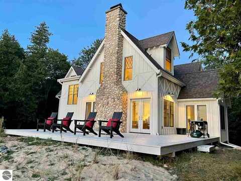33171 Mrs Reddings Trail, Beaver Island, MI 49782