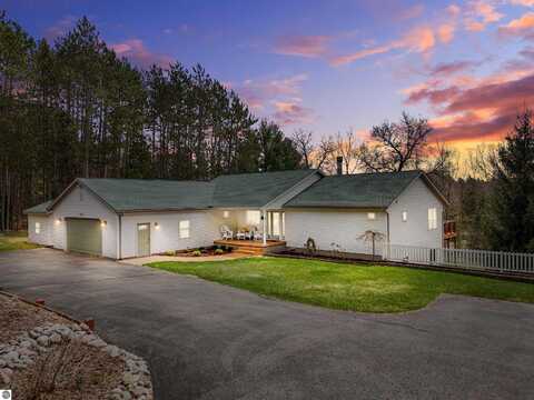 1660 High Road, Roscommon, MI 48653