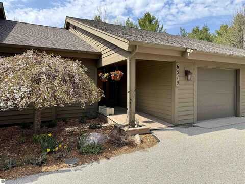 6515 Mission Ridge, Traverse City, MI 49686
