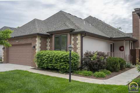 2422 SW Brookhaven LN, Topeka, KS 66614