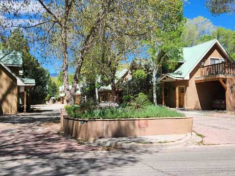 209 Los Pandos Rd, Taos, NM 87571