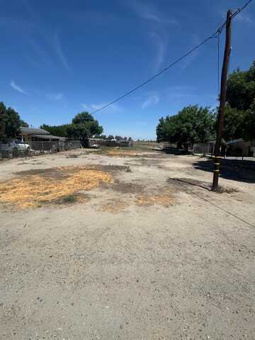7906 Mount Whitney Avenue W, Riverdale, CA 93656