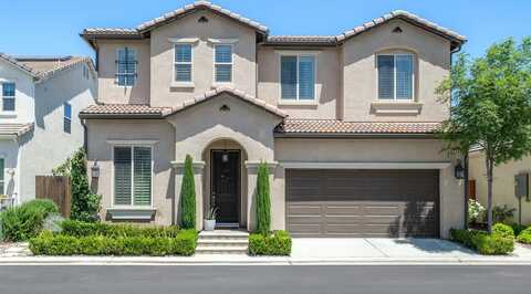1362 Via Viola Way E, Fresno, CA 93730