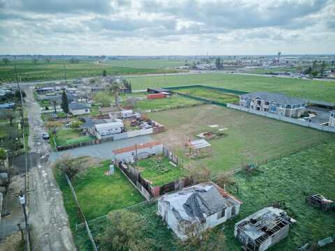 1686 E Foster Drive, Tulare, CA 93274