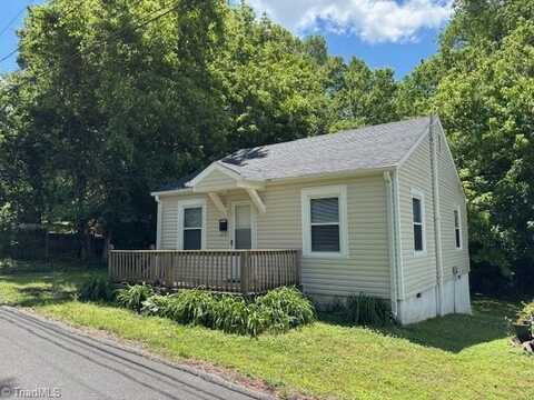 212 W Maple Avenue, Mocksville, NC 27028