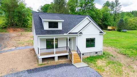 24 Queen Anne's Drive, Tuckasegee, NC 28783