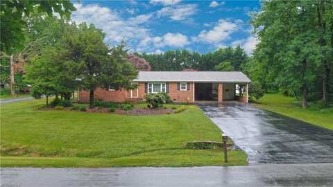 4211 VILLAGE Drive, Trinity, NC 27370