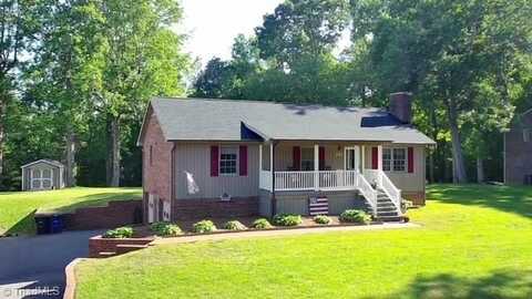 3774 SANDALWOOD Lane, Pfafftown, NC 27040