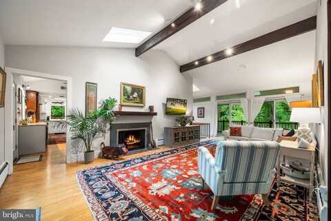 422 OAK VALLEY ROAD, MEDIA, PA 19063