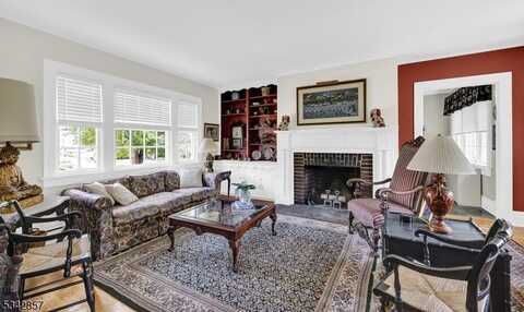 12 N Hillside Ave, Chatham, NJ 07928