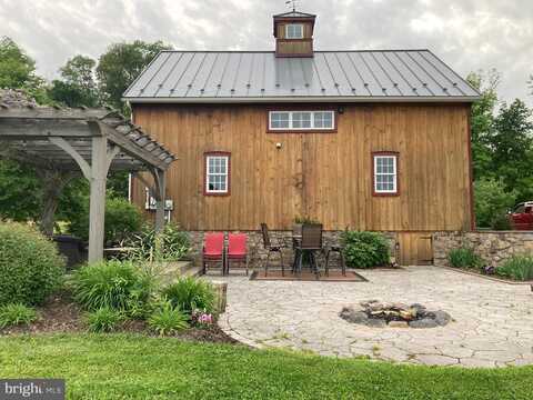 1900 OXFORD ROAD, NEW OXFORD, PA 17350
