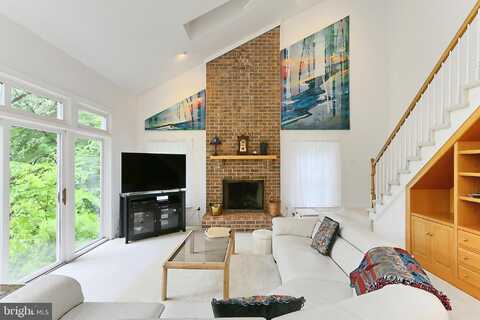 8265 PRIVATE LANE, ANNANDALE, VA 22003