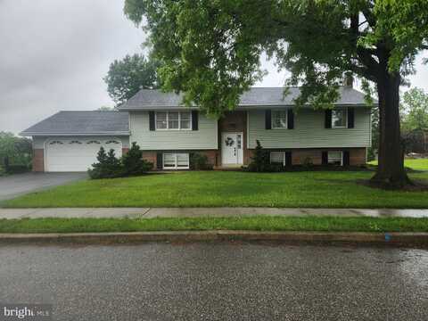 22 HEMLOCK CIRCLE, ELIZABETHTOWN, PA 17022
