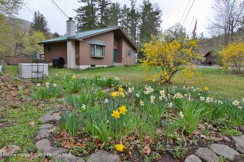 894 Woodland Valley Road, Phoenicia, NY 12464