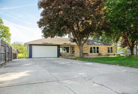 313 Main St, Shell Rock, IA 50670