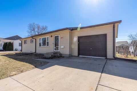 417 Devonshire Drive, Waterloo, IA 50701