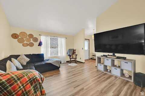 992 E 5625 S, South Ogden, UT 84405