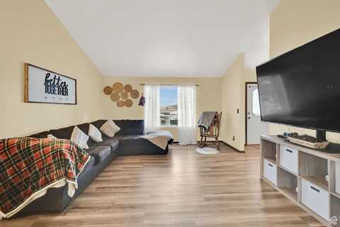 992 E 5625 S, South Ogden, UT 84405