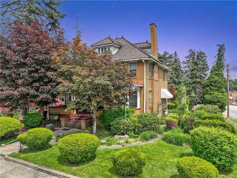 900 8th Avenue, Beaver Falls, PA 15010