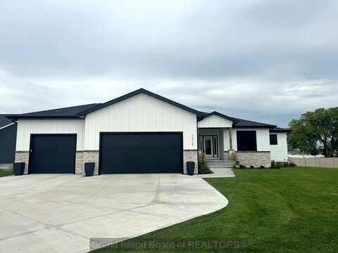 1315 Diamond Dr, Grand Island, NE 68803
