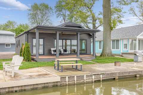 7925 Hickory Avenue, Russells Point, OH 43348