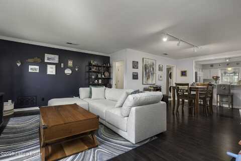 279 Salisbury Square, Louisville, KY 40207