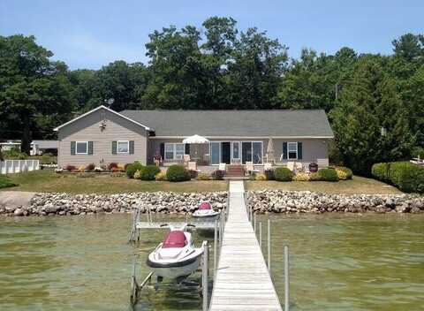 1388 Topinabee Shore Drive, Topinabee, MI 49791