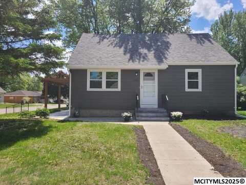 685 14th NE, MASON CITY, IA 50401