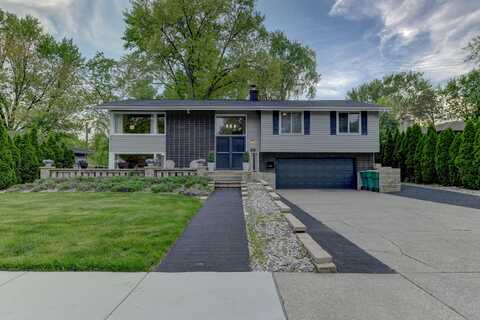 8810 Schreiber Drive, Munster, IN 46321