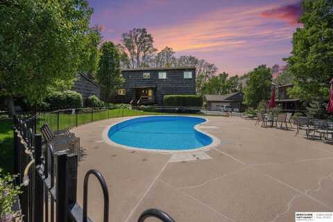202 Oakridge Court, Bellevue, NE 68005