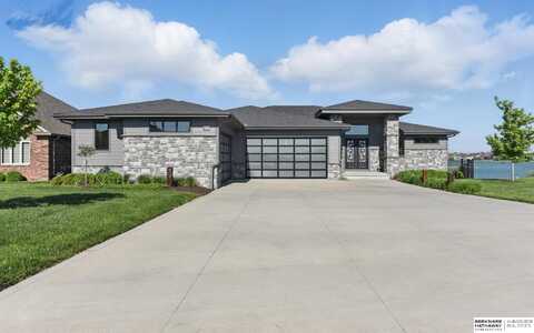 17028 S Reflection Circle, Bennington, NE 68007