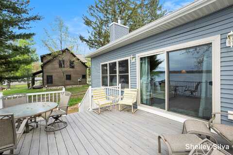2496 Wolf Lake Drive, Baldwin, MI 49304