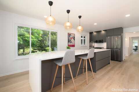 7044 Cascade Road SE, Grand Rapids, MI 49546