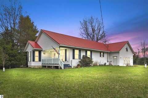 2426 E 48 1/2 Road, Cadillac, MI 49601
