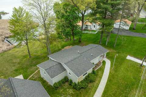 9625 Lake Drive, Mecosta, MI 49332