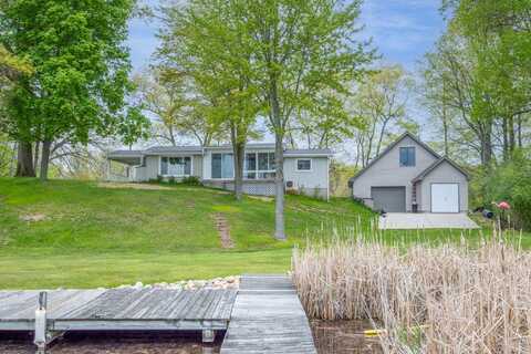 9625 Lake Drive, Mecosta, MI 49332