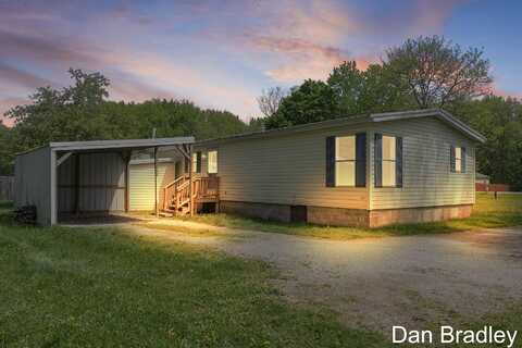 412 Poplar Street, Howard City, MI 49329