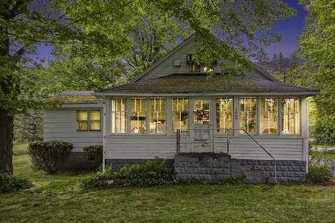 1069 E Michigan Avenue, Paw Paw, MI 49079