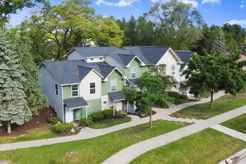 2951 Vineland Avenue SE, Grand Rapids, MI 49508