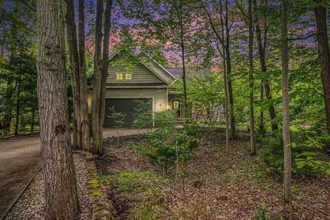 6834 Sherwood Trail, Fennville, MI 49408