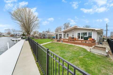 8227 E Cassandra Drive, Syracuse, IN 46567