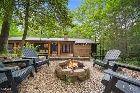 515 Johnson Lane, Gatlinburg, TN 37738