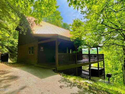 910 Laurel Lick Road, Pigeon Forge, TN 37863