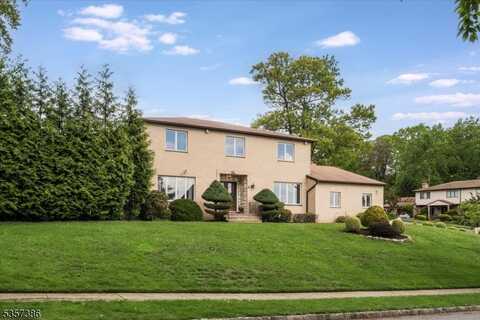 2 Stratton Dr, Wayne, NJ 07470