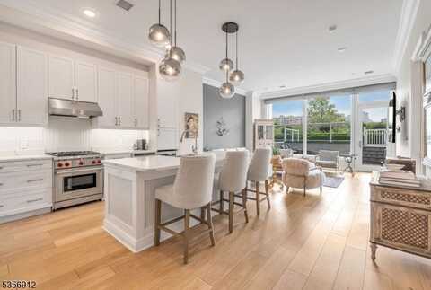 3 Somerset Ln-Glass House, Edgewater, NJ 07020