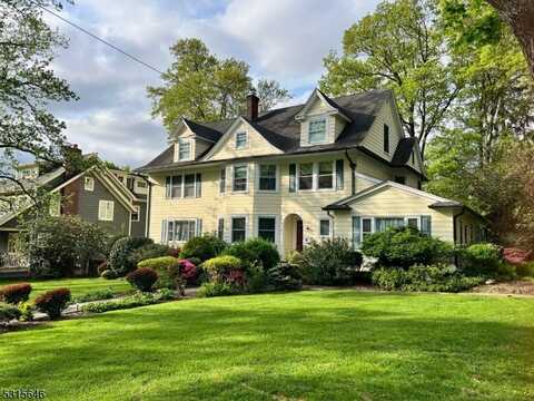 10 Roosevelt Rd, Maplewood, NJ 07040
