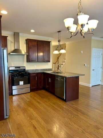 1 Elizabeth St Apt 10, Raritan, NJ 08869