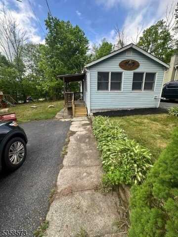 84 Fairview Dr, West Milford, NJ 07421