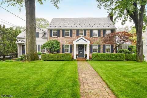 29 Beekman Rd, Summit, NJ 07901